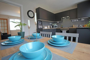 Prenton Place by Copper House - 3 Bedroom Home with Parking - Chester City Centre - Sleeps 8